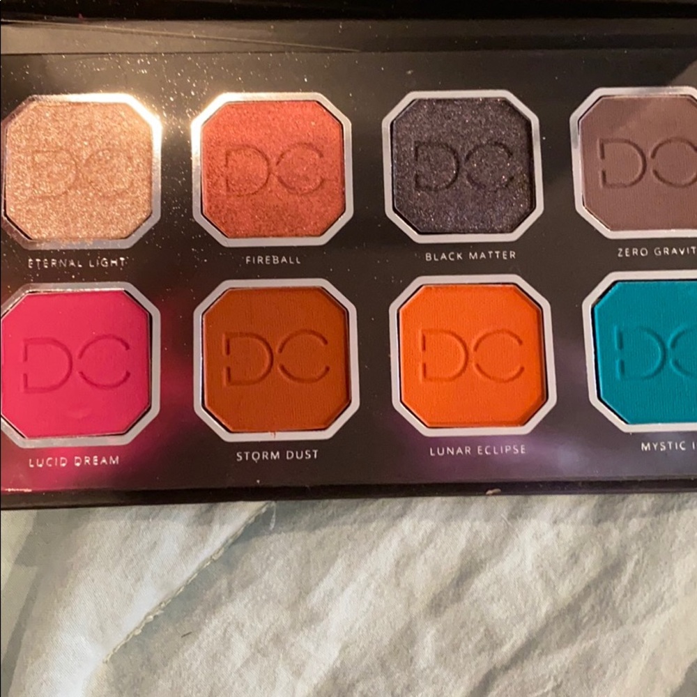 Eyeshadow - Picture 4 of 4
